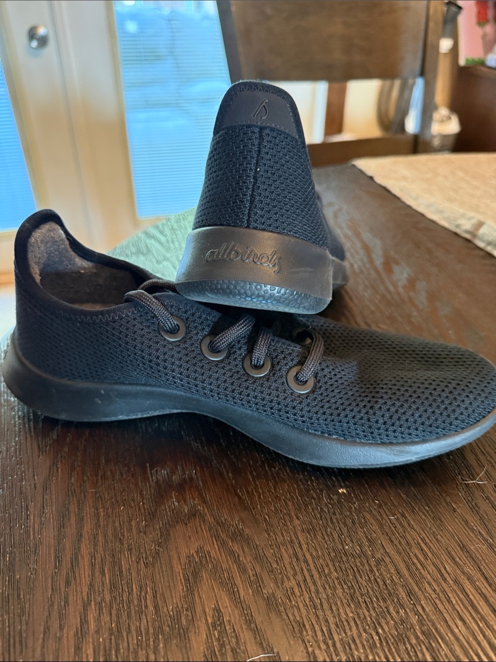 allbirds women’s size 9 Black Knit Athletic Sneakers